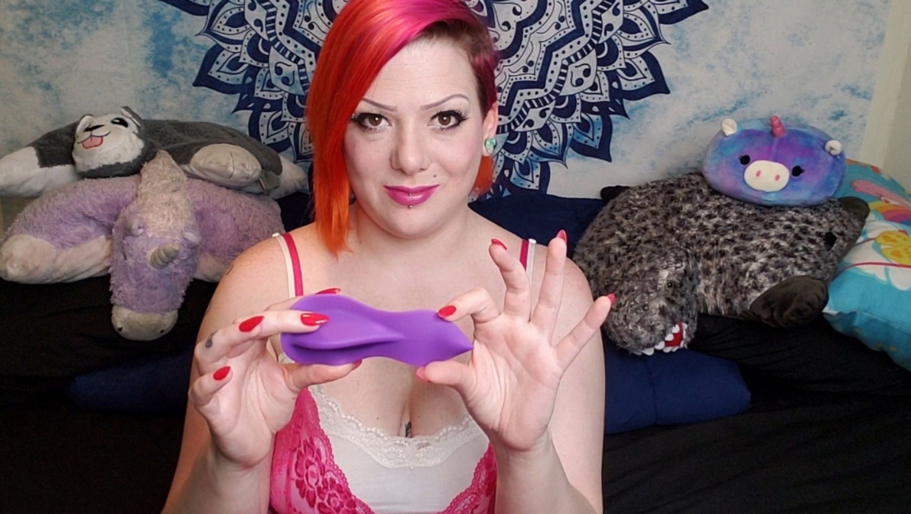 Updog recommendet sexy goth supplies unboxes camgirl