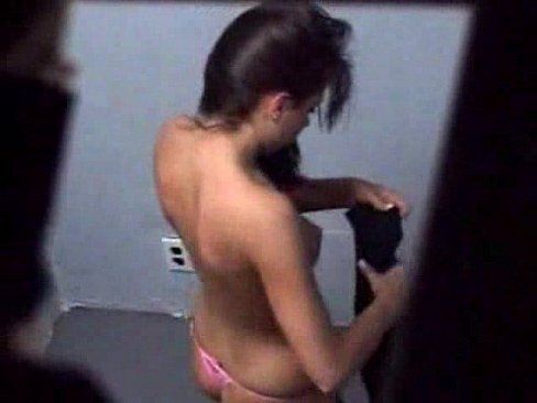 HIDDEN CAMERA IN THE WOMEN'S FITTING ROOM - SHE PERVERT PUBLICLY FINISHED.