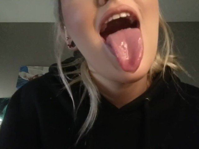 Muzzie reccomend tongue drool