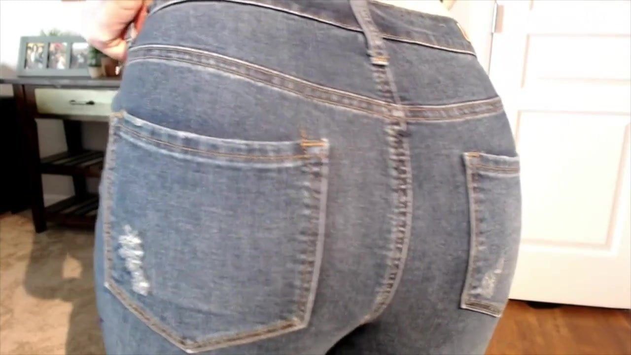 Toots jeans shorts facefarts