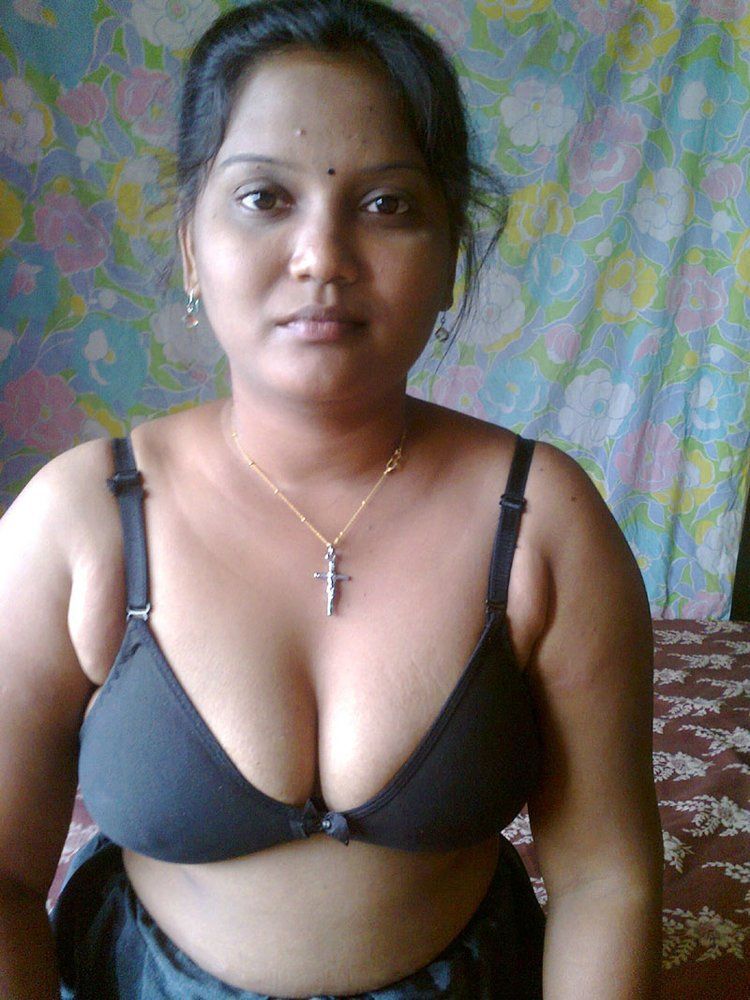 Tamil aunty sexy big mulai with bra
