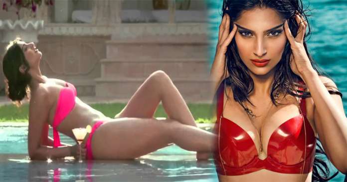 Bollywood actrees bikini