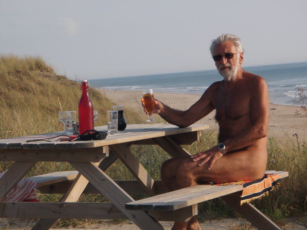 Lady reccomend Naked old people at the beach