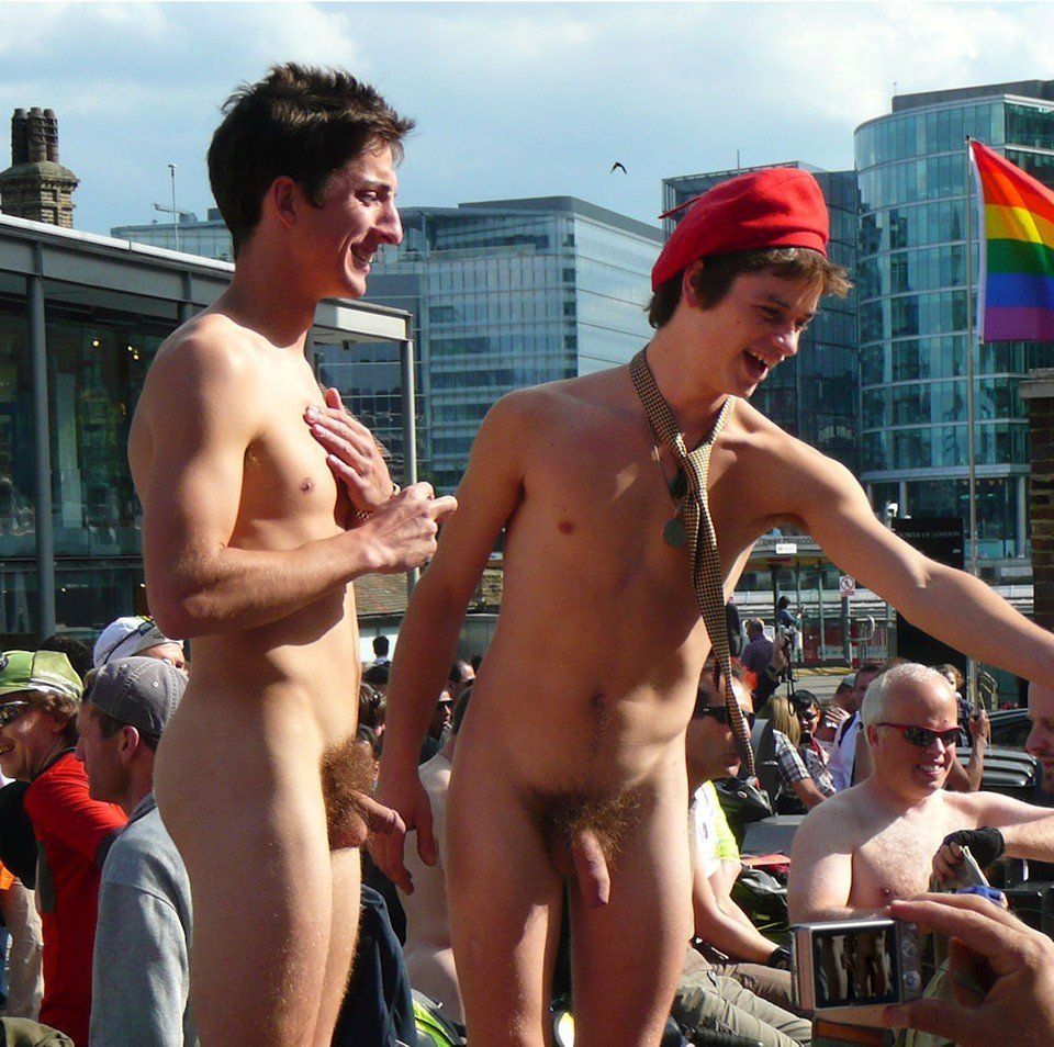 Copycat reccomend Naked dudes in public