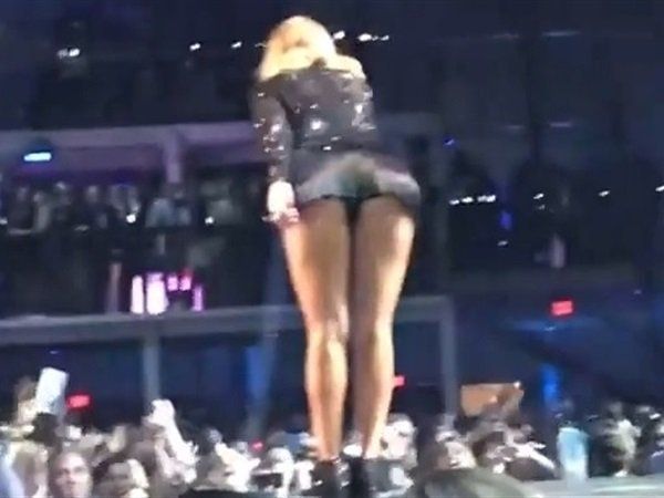 Clinic reccomend Taylor swift upskirt on stage