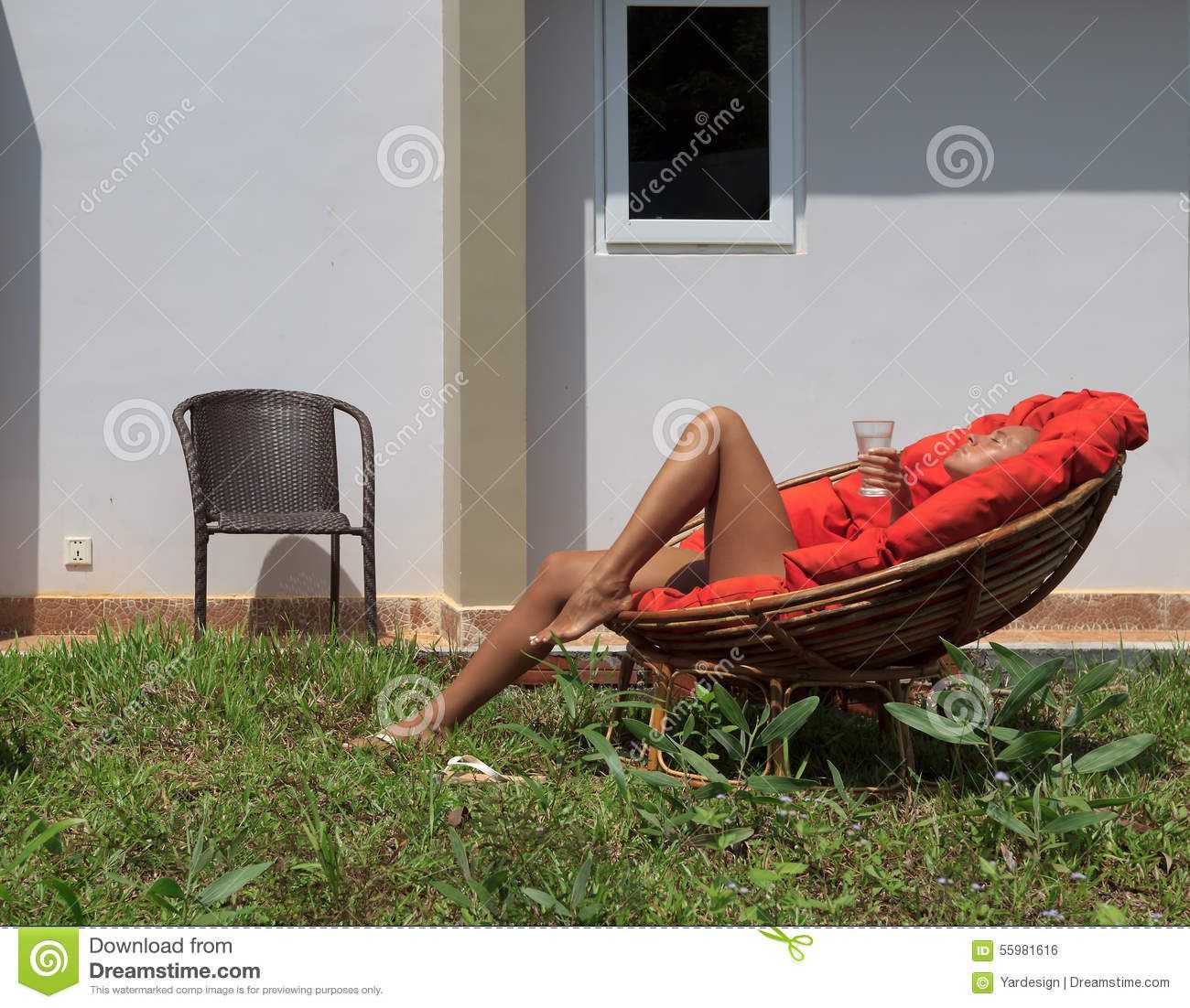 best of Yard back Wife sunbathing