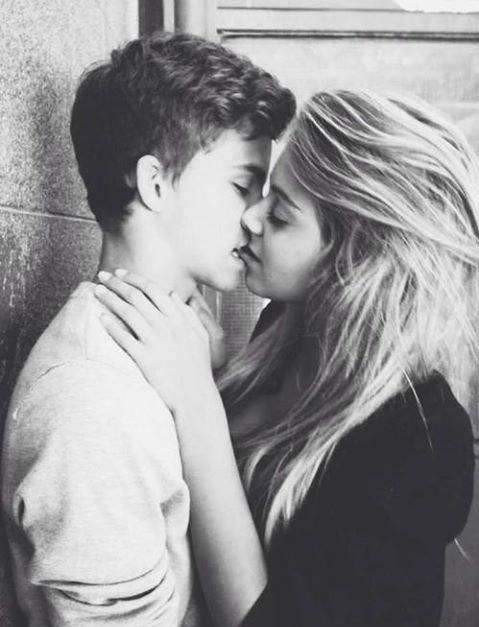 Hot teen kissing images