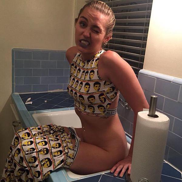 Miley cyres butt naked