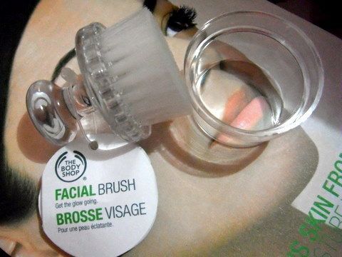 best of Reviews Facial brush