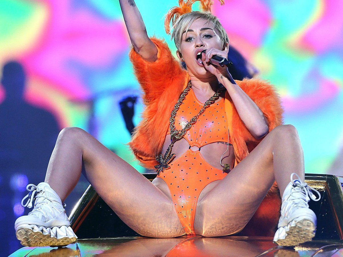 Miley cyrus pussy gum