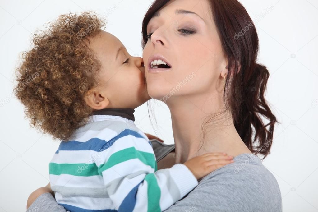Amphibian reccomend Women kiss little boy