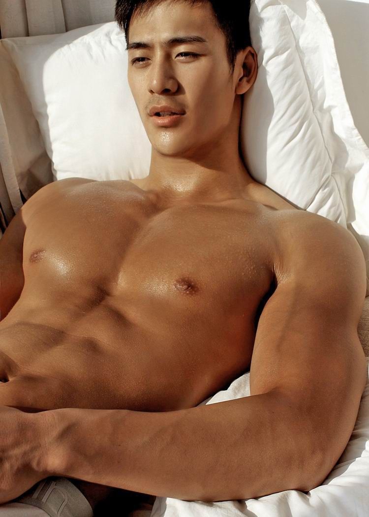 LB reccomend nude asian male bodybuilders